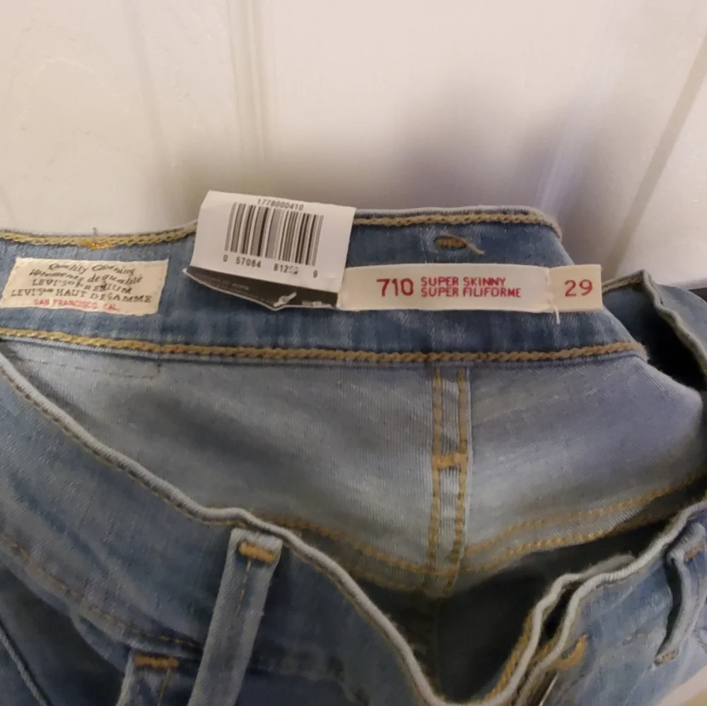 NWT - LEVIS 710 SUPER SKINNY JEAN in size 29x30 - Picture 2 of 5